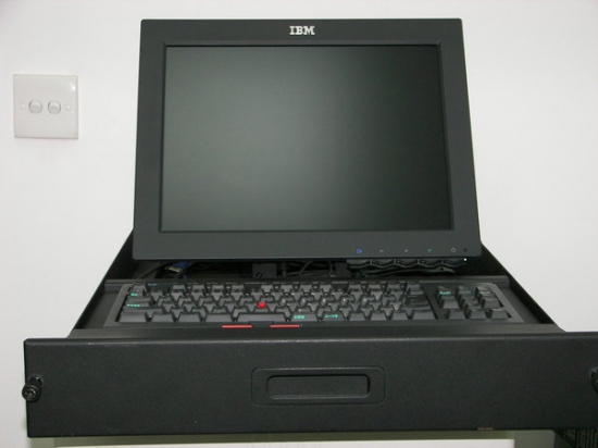 IBM IBM 2U Server LCD KVM Monitor (Type: 9512-AB0) 